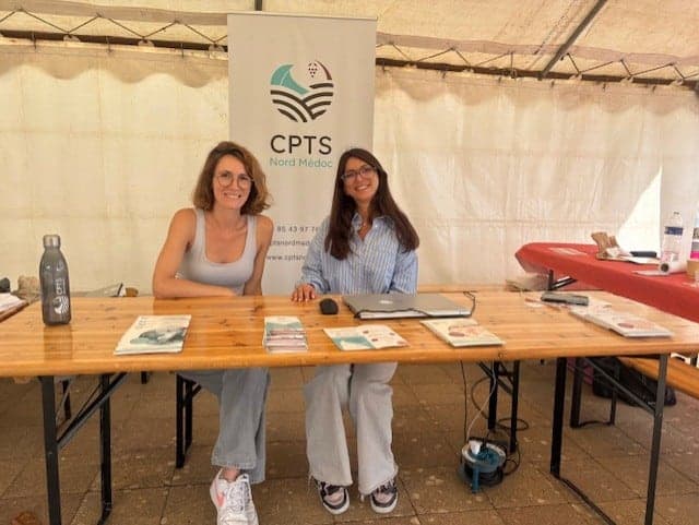 Le stand de la CPTS Nord Médoc au village associatif du Trophée Estuaire Rose, à Port Médoc
