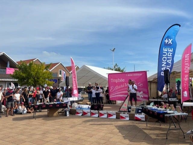 Professionnels de santé de la CPTS Nord Médoc sur le stand du Trophée Estuaire Rose