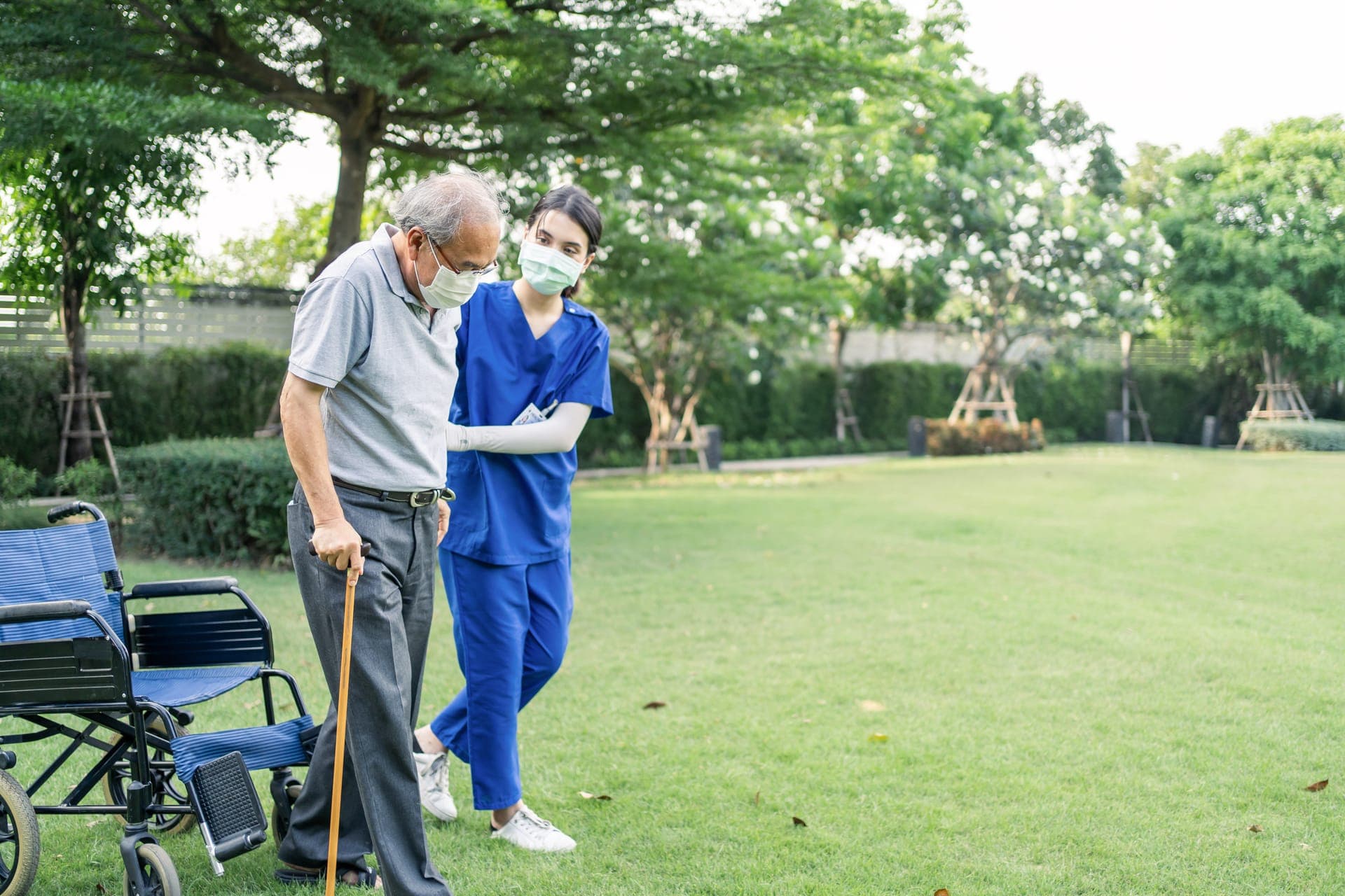 Infirmière assistante aux personnes âgées à domicile